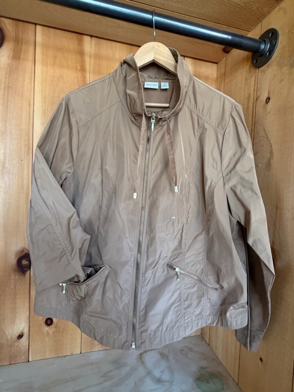 Chico's Zenergy Jacket Tan/Gold Lightweight Windbreaker Women Size 3 Zip Front